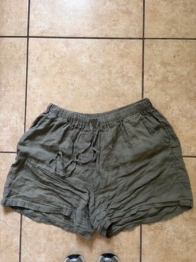 Parachute Olive Drawstring Linen-Blend Shorts